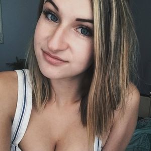 Meet your Posher, Dina